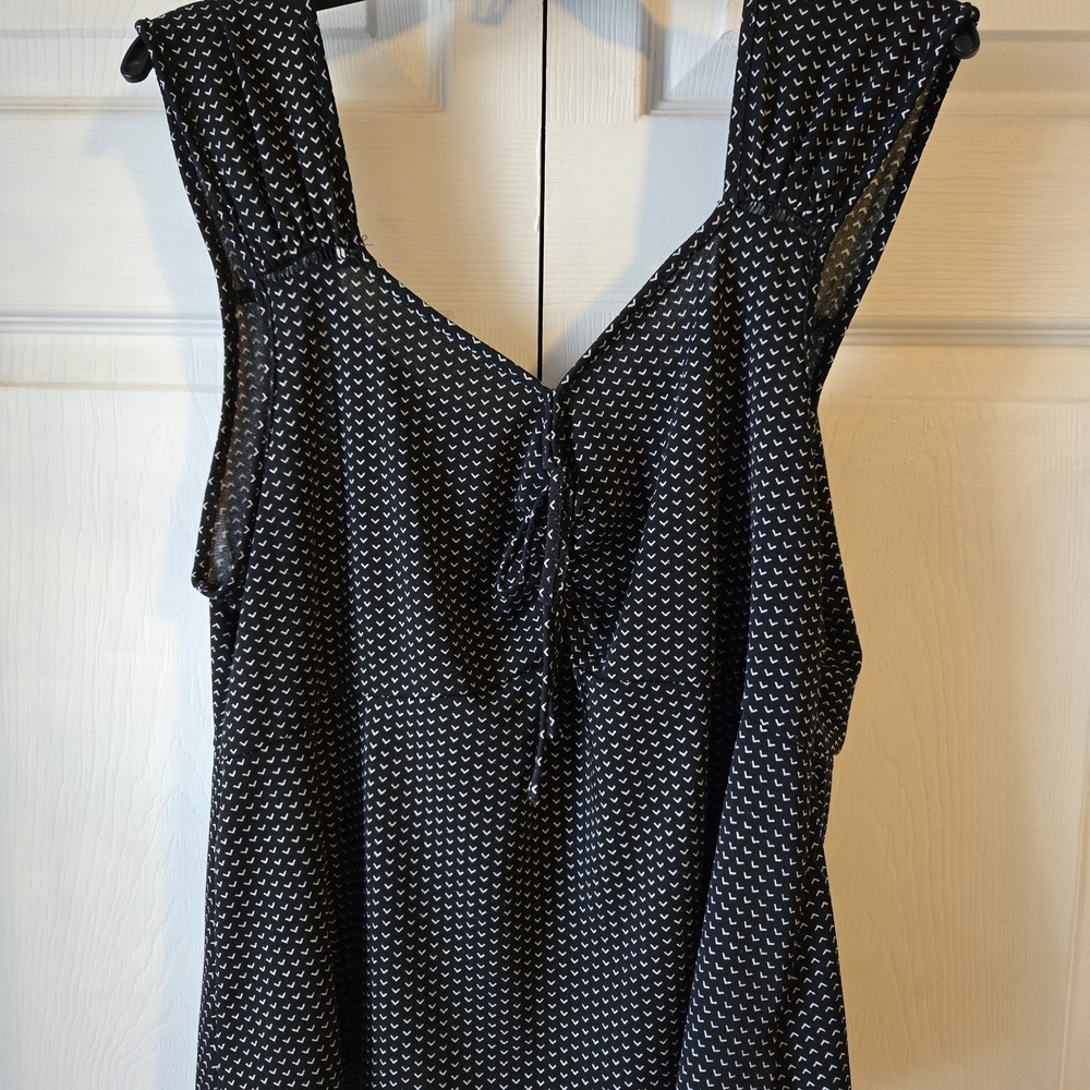 Candie's Black and White Patterned Top